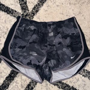 Nike shorts L